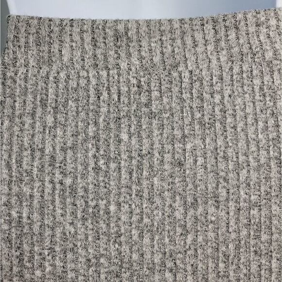 SIMPLY VERA Asymmetrical-Hem Knit Skirt - Picture 10 of 12